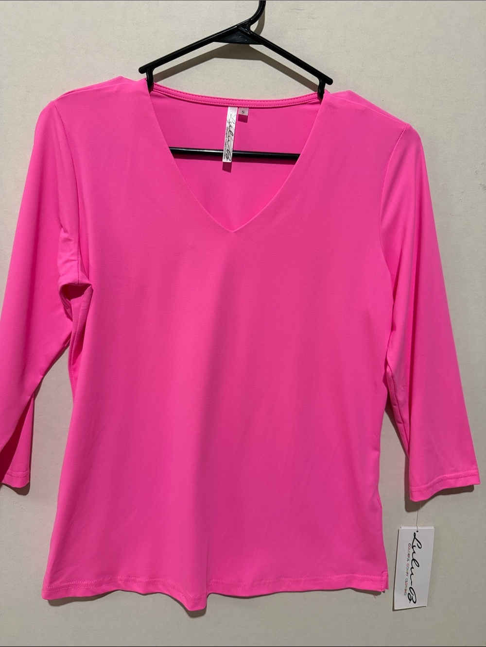 Lulu-B Bright Hot Pink V-Neck 3/4 Sleeve Top NWT